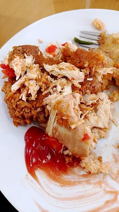 AYAM GEPREK HARA CHICKEN