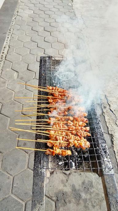 SATE AYAM BU SANTI