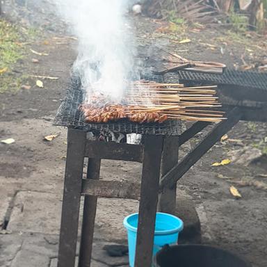 SATE AYAM BU SANTI