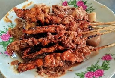 SATE AYAM DAN KAMBING CAK AMIR MADURA