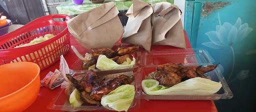 RR AYAM GORENG & AYAM BAKAR