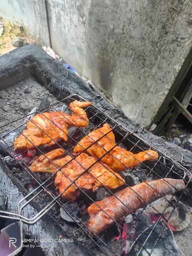 WARUNG MAKAN MAMA KEMBAR