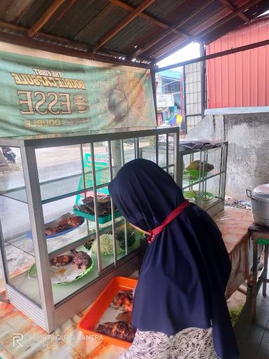 WARUNG MAKAN MAMA KEMBAR