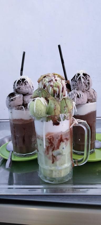 CAFFEE KANGEN ICE CREAM