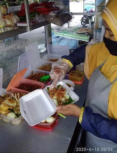 LONTONG MEDAN & NASI UDUK KAK AR