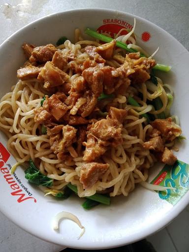 MIE PANGSIT AYAM BANGKA MR.HO