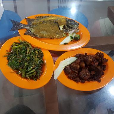 PERAHU KUNING ( IKAN BAKAR & SEAFOOD )