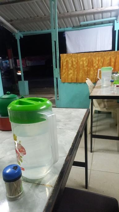 RUMAH MAKAN MANALU KHAS BATAK