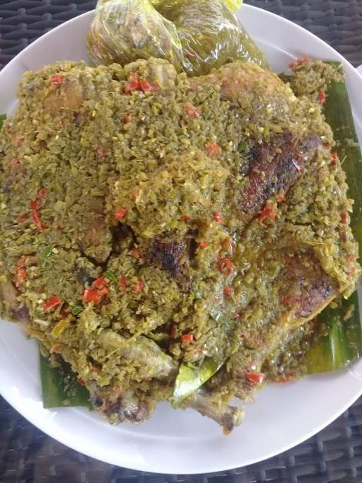 WARUNG AYAM BETUTU BU ESTER