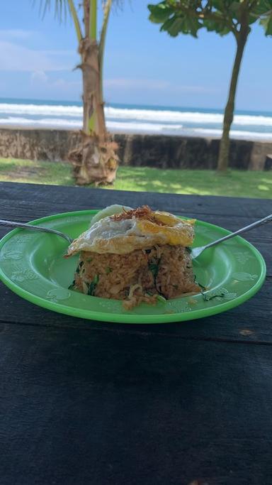 WARUNG PANTAI PENGERAGOAN