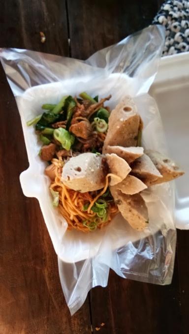 BAKSO & MIE AYAM NUGROHO