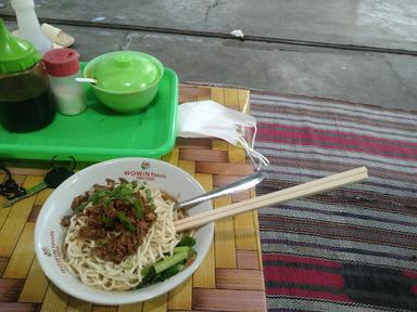 BAKSO & MIE AYAM NUGROHO