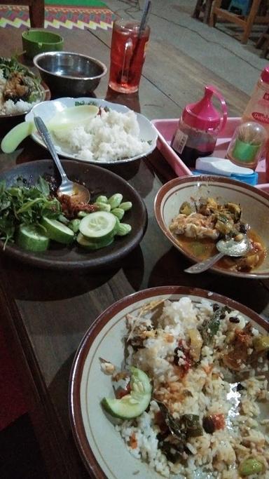 MIE AYAM & BAKSO BU BAYAN