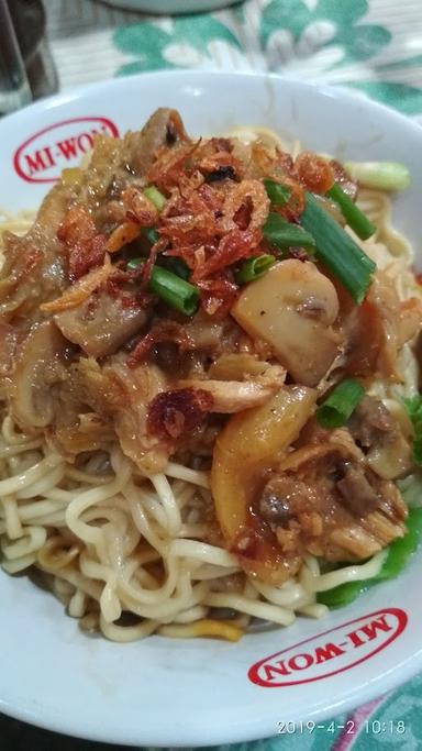 MIE AYAM & BAKSO BU BAYAN