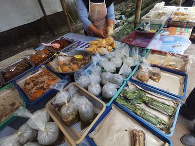 JUAL IKAN LAUK NASI CAMPUR INAQ INAH