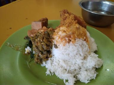 RUMAH MAKAN NASI PADANG