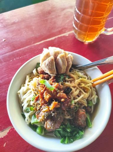 MIE AYAM DAN BAKSO JUMBO KANG GOTREK