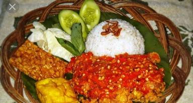 AYAM BAKAR BUNDA RYAN