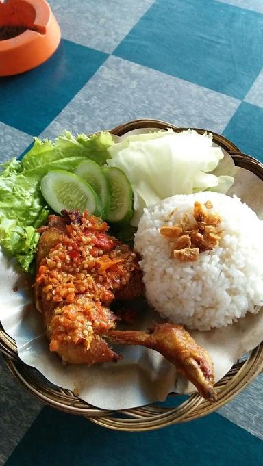 AYAM GEPREK & PENYET IDOLA