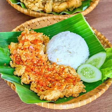 AYAM GEPREK & PENYET IDOLA