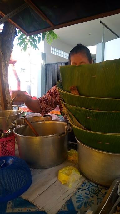 NASI AYAM GOYANG LIDAH PAK HADI