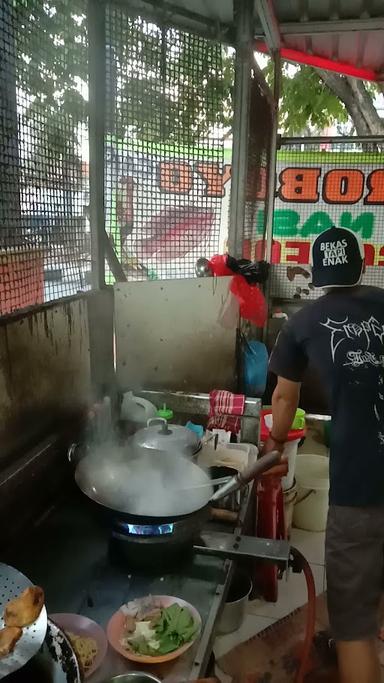 NASI GORENG/AYAM GORENG SURABAYA