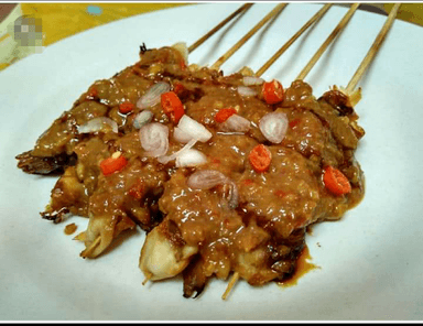 SATE AYAM DAN KAMBING MADURA CAK YANTO