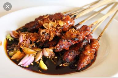 SATE AYAM DAN KAMBING MADURA CAK YANTO