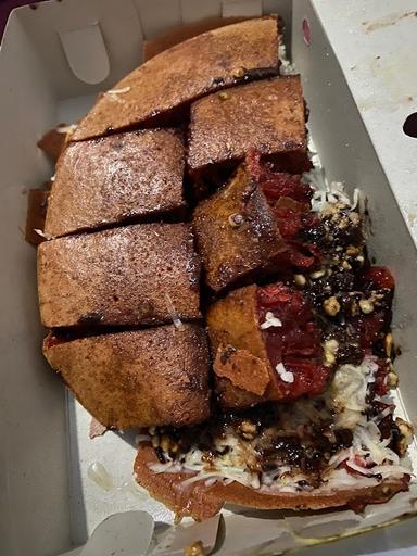 MARTABAK HAYAM WURUK SUYUDONO