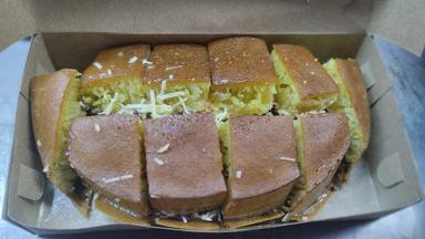 MARTABAK LYNS