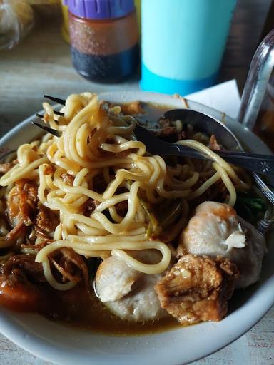 MIE AYAM BAKSO GOYANG LIDAH PAK YANTO