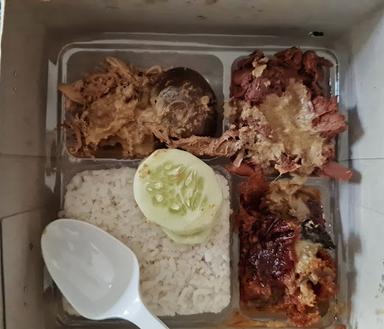 NASI GUDEG BU TINI