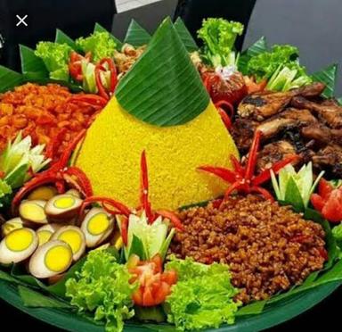 NASI TUMPENG  UMI KARINA 