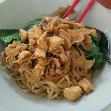 PLEBURAN CHICKEN NOODLES WITH MUSHROOMS