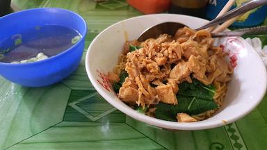 PLEBURAN CHICKEN NOODLES WITH MUSHROOMS