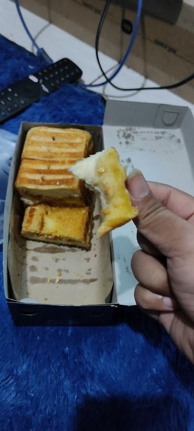 ROTI BAKAR BABA LAMPER TENGAH