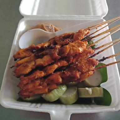 SATE AYAM PAK BUDI