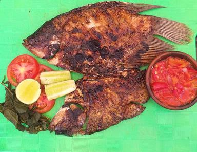 AYAM BAKAR DAN IKAN BAKAR DINDA