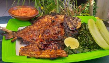 AYAM BAKAR DAN IKAN BAKAR DINDA