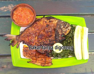 AYAM BAKAR DAN IKAN BAKAR DINDA