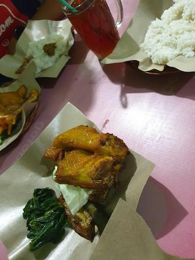 AYAM GORENG KAMPUNG GAMA MBAK TIK