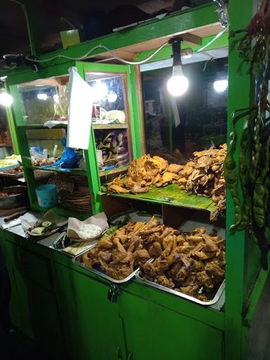 AYAM GORENG KAMPUNG GAMA MBAK TIK