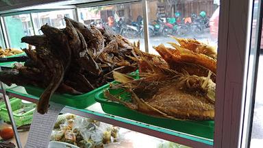 AYAM GORENG MAK SRI