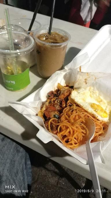 BAKSO BALUNGAN DAN BAKSO ISO BABAT ARTHO MORO