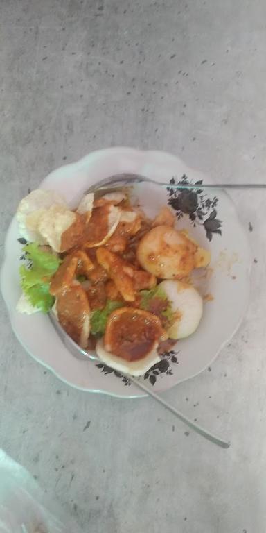 GADO GADO RISKA