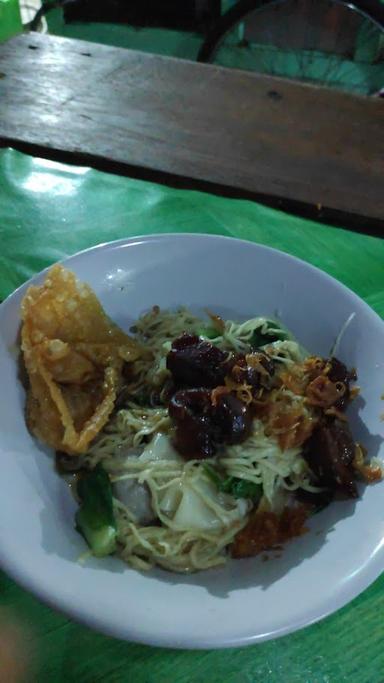 MIE PANGSIT & BAKSO PAK MIN