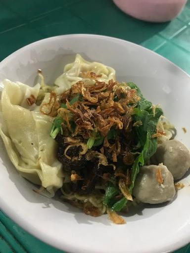 MIE PANGSIT & BAKSO PAK MIN