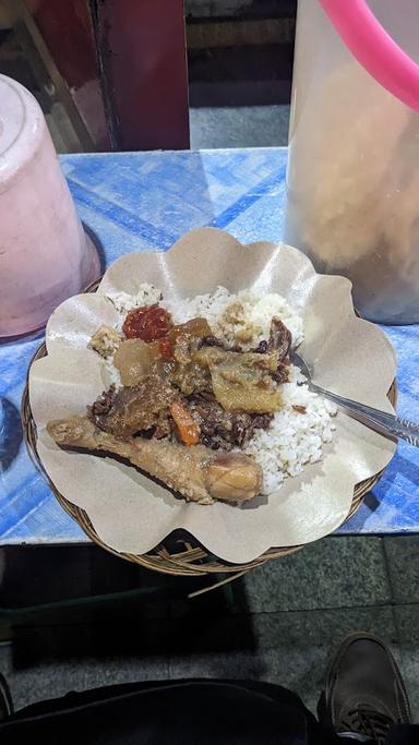 NASI GUDEG SARIMIRAH BU NINIK