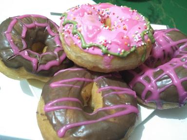 RUMAH DONAT PAK TARTO