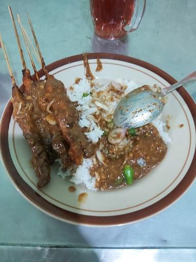 SATE AYAM GOYANG LIDAH PAK AGUNG